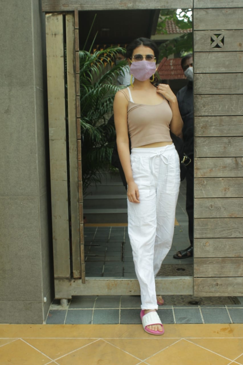 Mumbai: Actress Fatima Sana Shaikh seen at actor Anil Kapoor's office in Mumbai on Dec 18, 2020. (Photo: IANS)