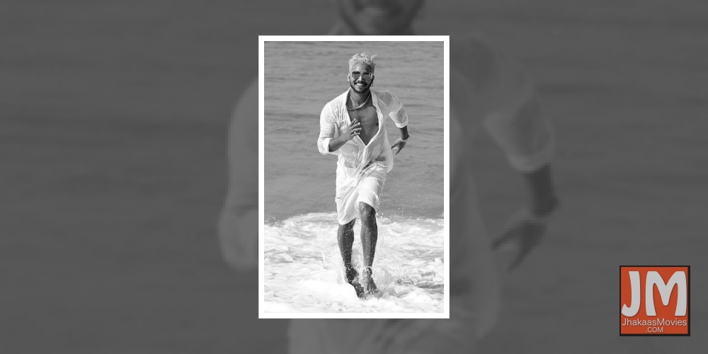 Melvin Louis donates hair.