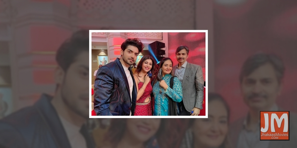 Telly-couple Gurmeet Choudhary, Debina perform for Covid warriors.