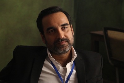 When Pankaj Tripathi turned Hindi teacher for Anupriya Goenka, Kirti Kulhari.