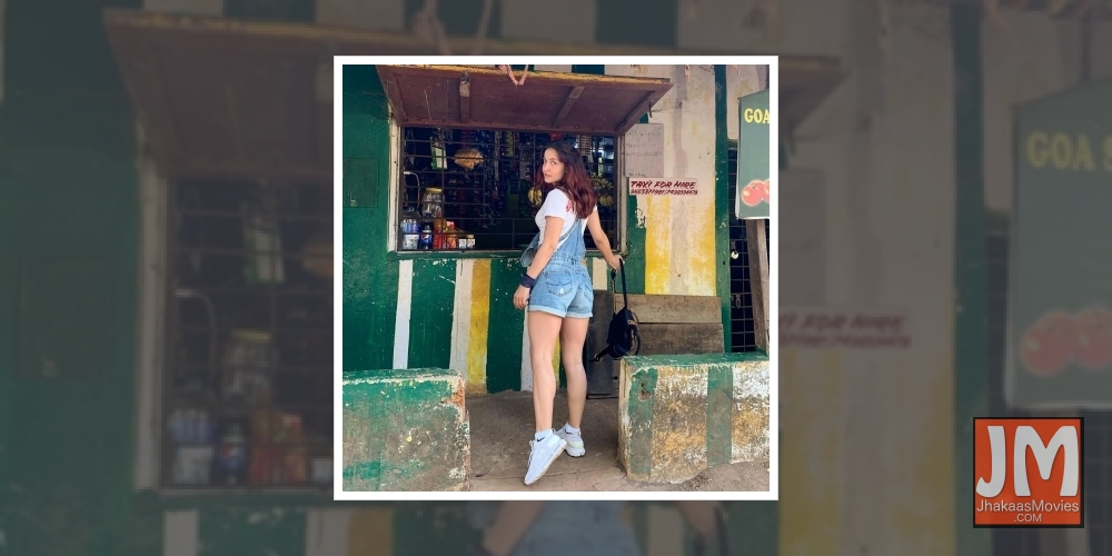 Swedish-Greek actress Elli AvrRam on Wednesday shared holiday vibes from Goa. In a set fo new Instagram photos, Elli is seen at a little wayside shop.