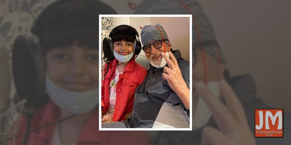 Big B makes music with Aaradhya, Aishwarya and Abhishek.