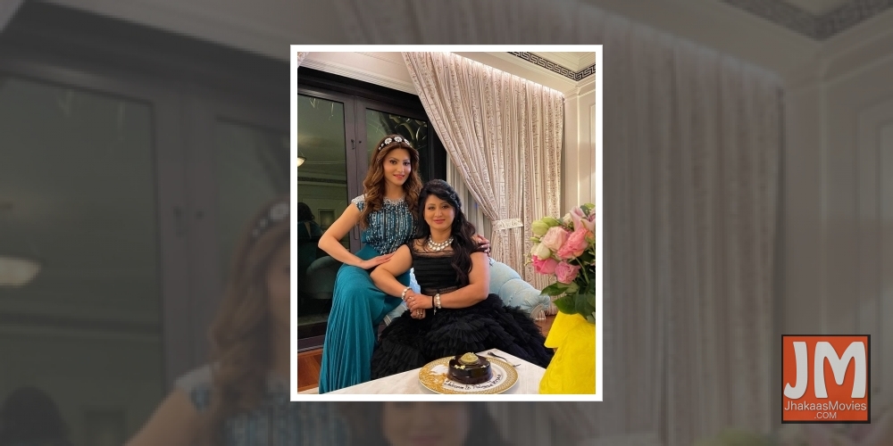 Urvashi Rautela shares an emotional note for mother.