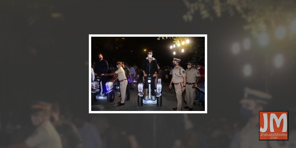 Akshay Kumar attends Mumbai Police event with Aaditya Thackeray, Anil Deshmukh.