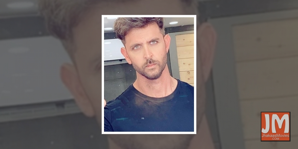 Hrithik Roshan posts a 'serious selfie'