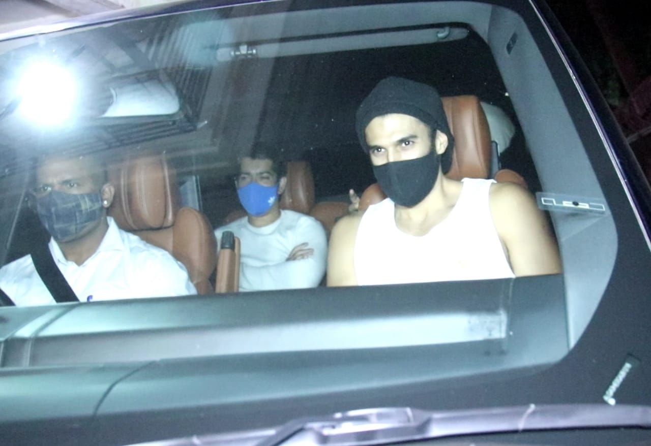 Mumbai: Ranbir Kaooor & Aditya Kapur Snapped At Arjun Kapoor House Juhu. (Photo: IANS)