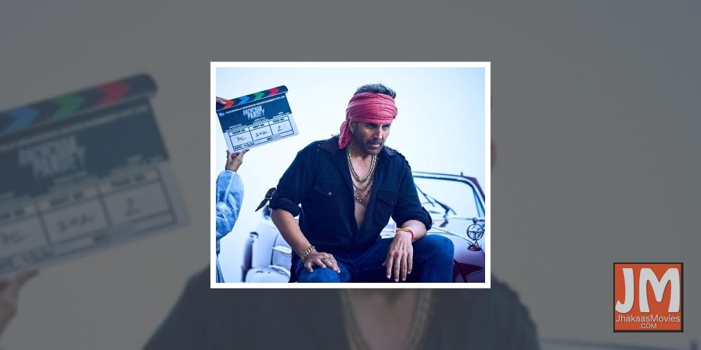 Akshay Kumar reveals his 'Bachchan Pandey' look