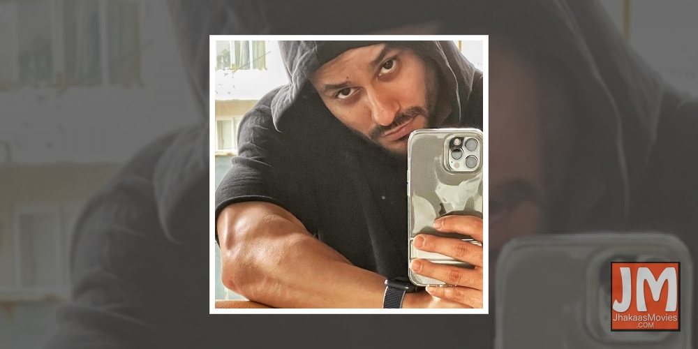 Kunal Kemmu flaunts brawn in new pic