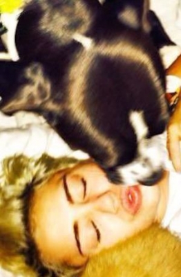 Miley Cyrus mourns pet dog