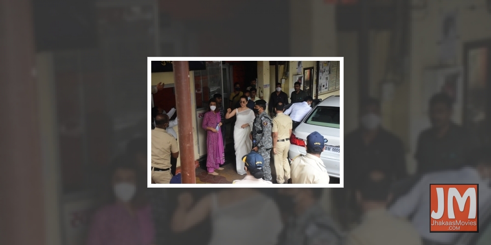 Mumbai: Actress Kangana Ranaut accompanied by her sister Rangoli Chandel, arrives at Bandra police station in Mumbai on Jan 8, 2021. Kangana on Friday reached the Bandra police station to record her statement in a case related to sedition and other charge