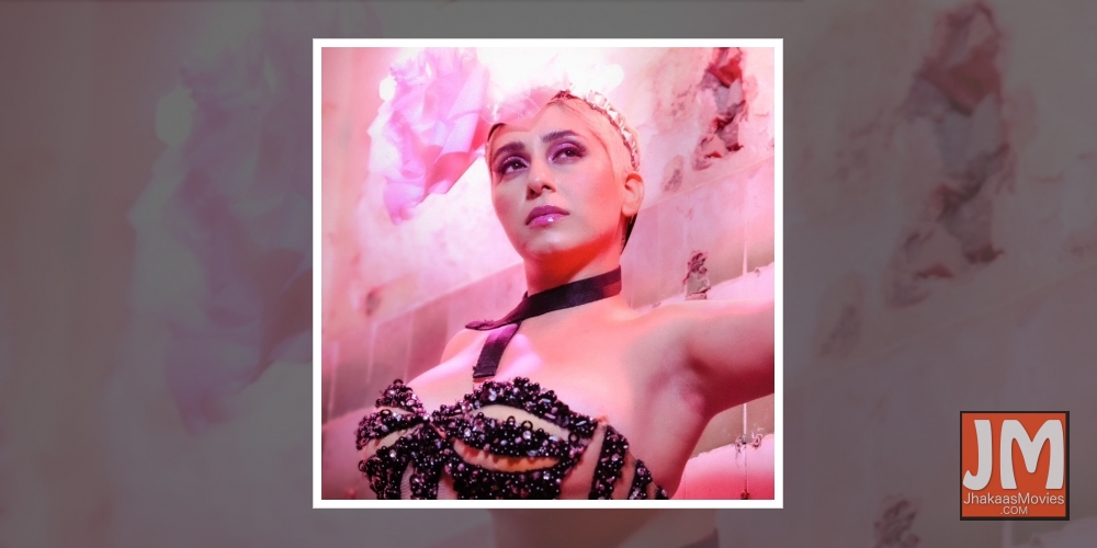 Neha Bhasin: High time women 'rise in love' instead of 'fall in love'