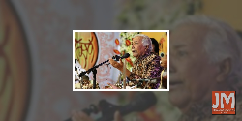 Ustad Ghulam Mustafa Khan performing during the 14th Vasantotsav a music concert in Mumbai, on February 27, 2014.