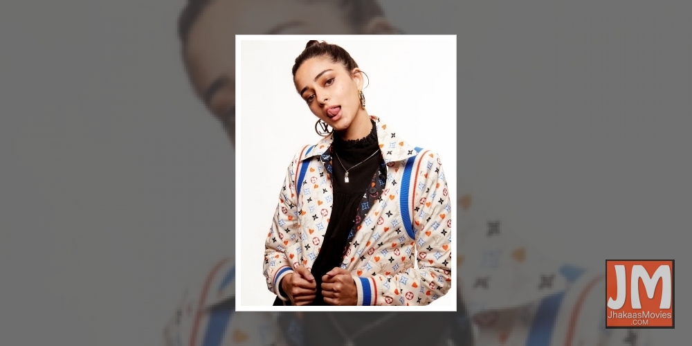 Ananya turns wannabe Kendall Jenner.