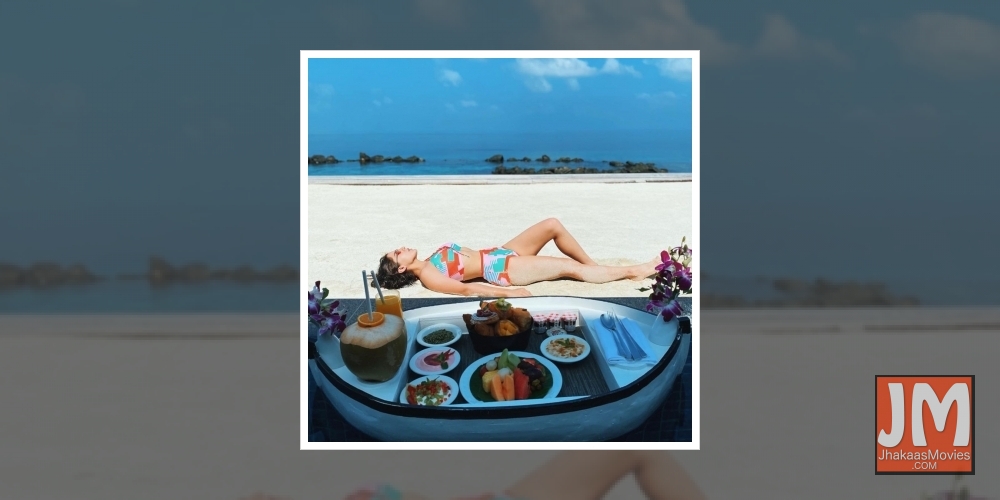 Sara Ali Khan oozes oomph in floating Maldives moment.