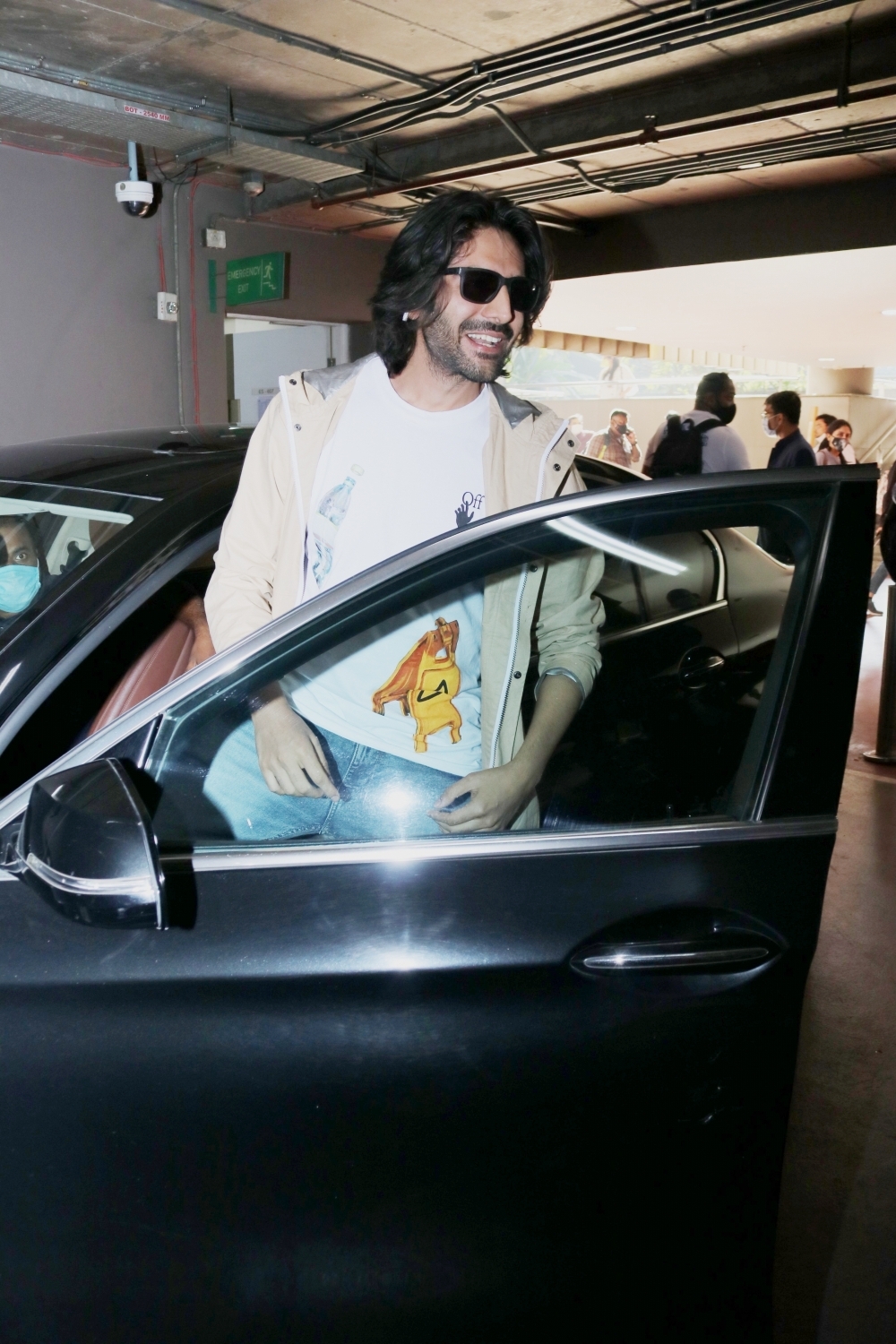 MUMBAI:Kartik Aaryan seen at Airport on Thursday on 21 Jan 2021. (Photo: IANS)