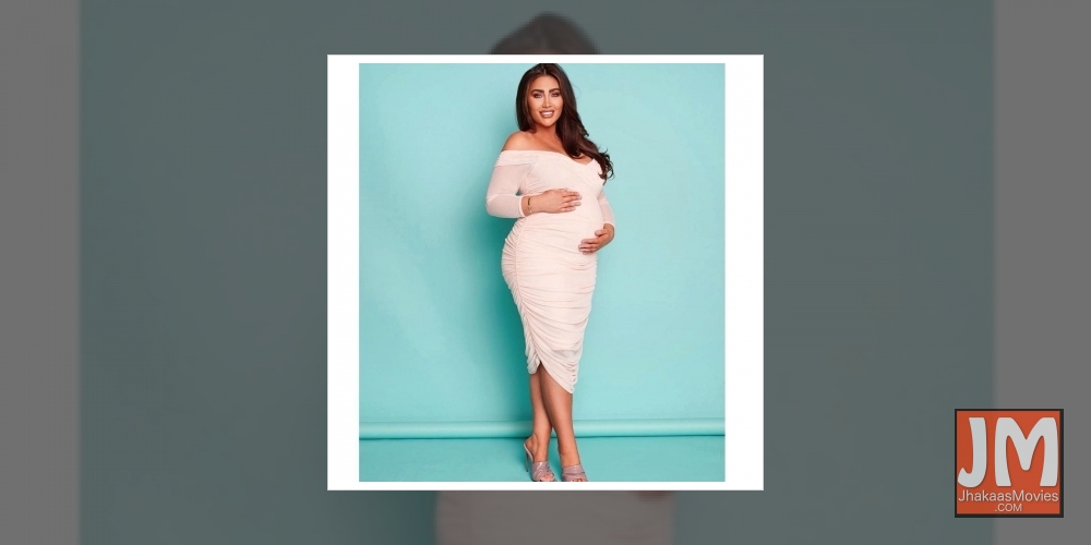 Actress Lauren Goodger, who recently announced her pregnancy, lashed out at cyber bullies who said that her baby bump was fake