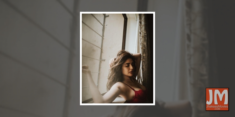 Karishma Tanna is lost in her 'own thoughts'