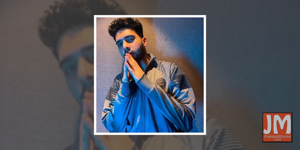 Singer Armaan Malik has opened up on the factors that he feels are responsible for threatening our mental health.