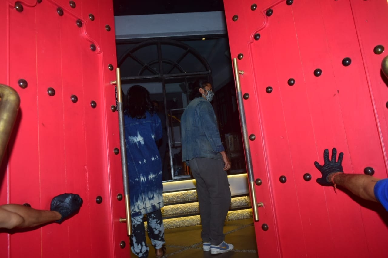 Mumbai: Farhan Akhtar and Shibani Dandekar spotted At Tori Restaurant in Bandra.(Ians:photo)