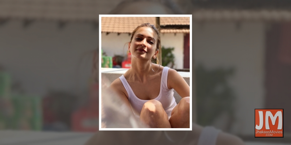 Kriti Kharbanda hopes for a 'time machine'.