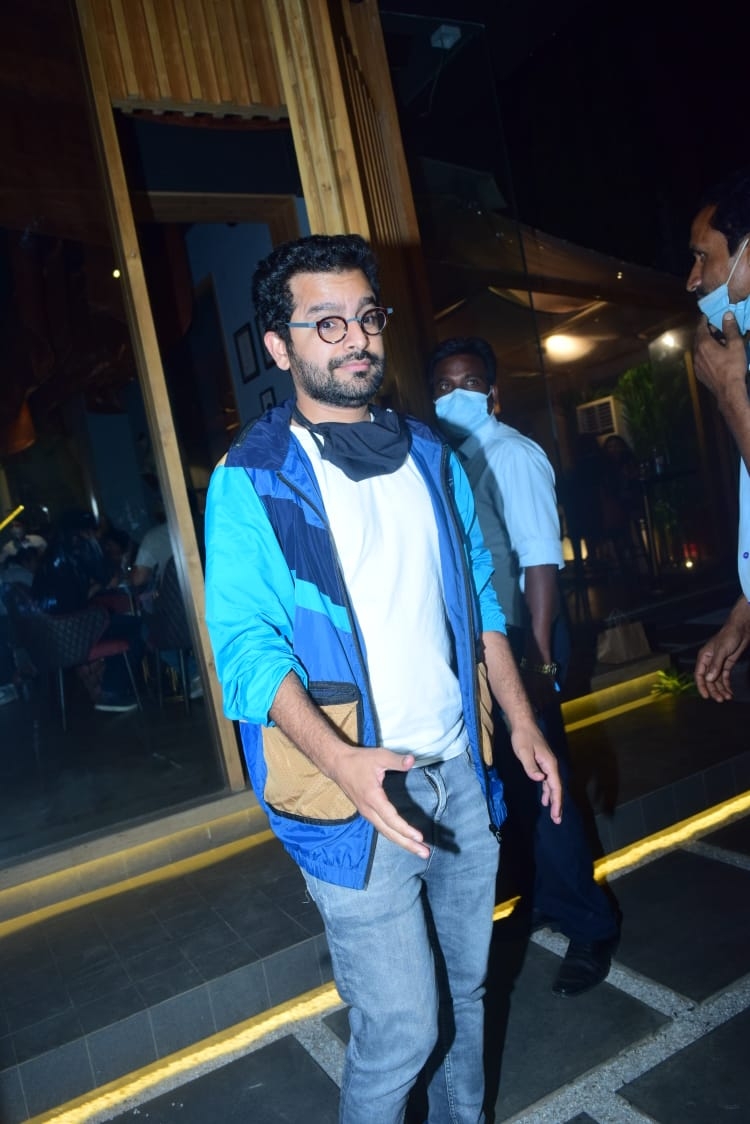 Mumbai:  Ranveer Singh & Deepika Padukone snapped at Mizu restaurant,Bandra on Jan 29, 2021. (Photo: IANS)