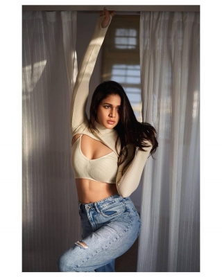 Southern actress Lavanya Tripathi shared moments from an impromptu shoot on Wednesday, describing it as her favourite. (Instagram)