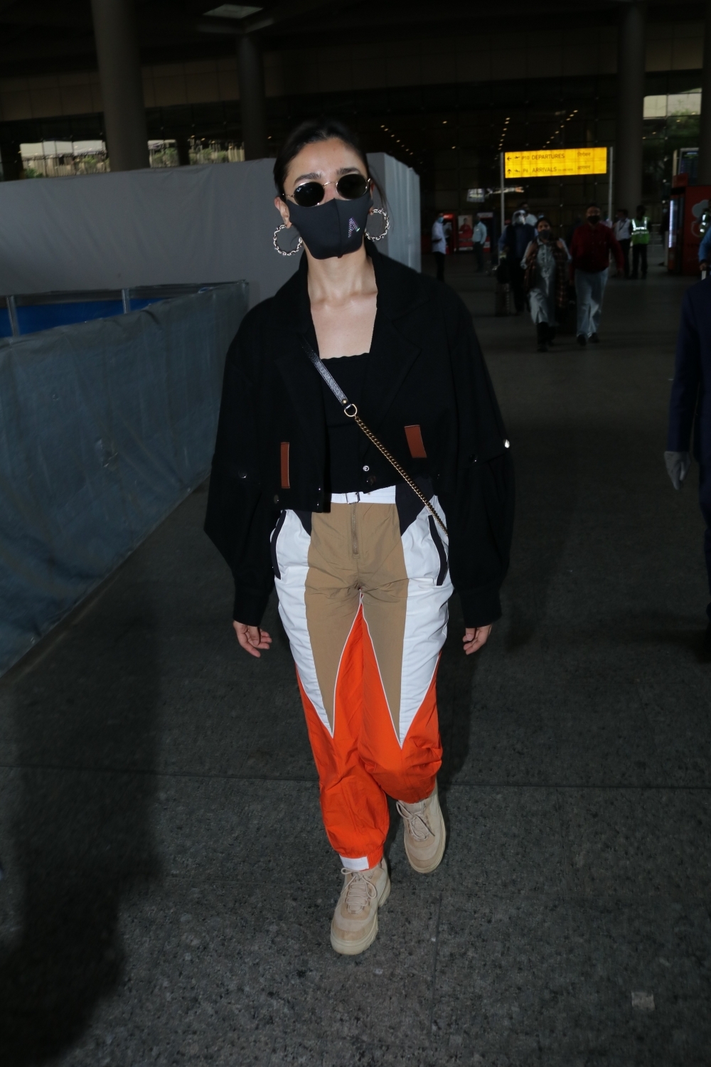 Mumbai: Alia Bhatt seen at Airport  on Monday , 1 February 2021. (Photo: IANS/Sanjay Tiwari)