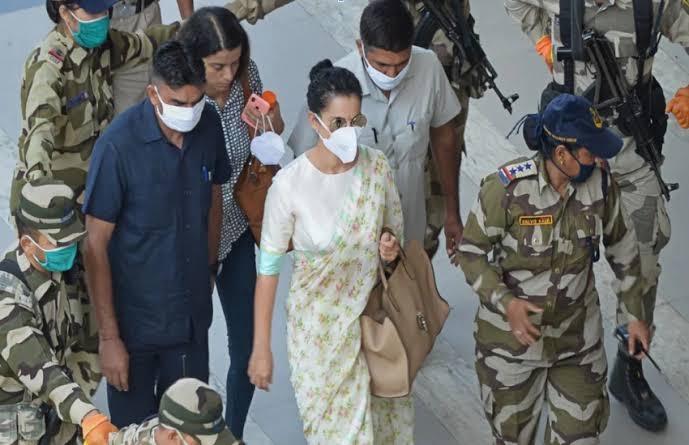 Kangana Ranaut reaches Sarni for shooting