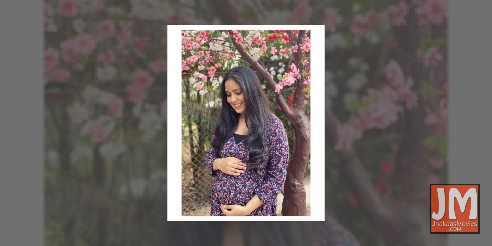 Singer Harshdeep Kaur announced her pregnancy on Thursday. Her first child is due in March.