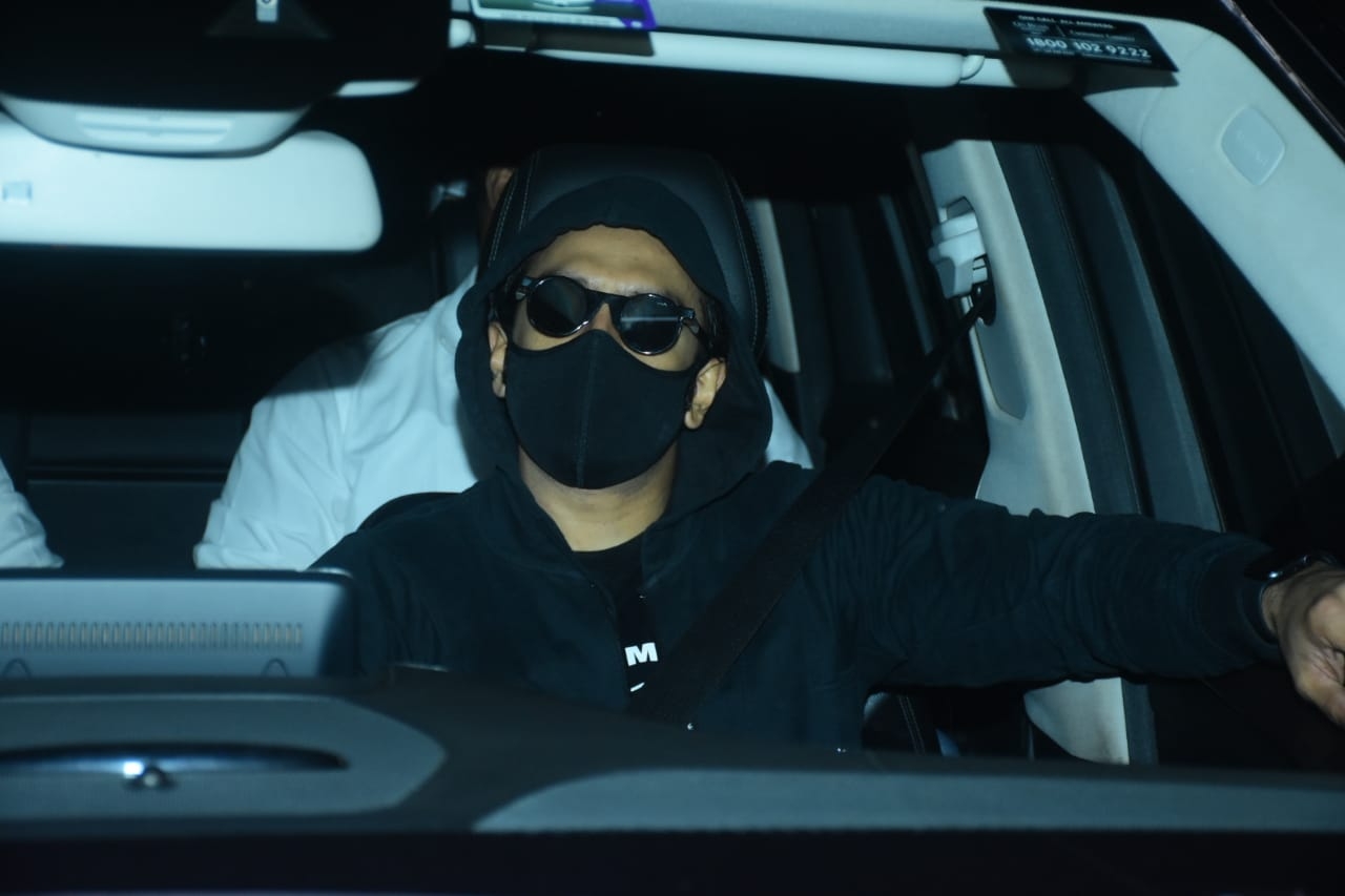 Mumbai: Ranveer Singh Spotted at Bandra, on Feb 3rd, 2021. (Photo: IANS)