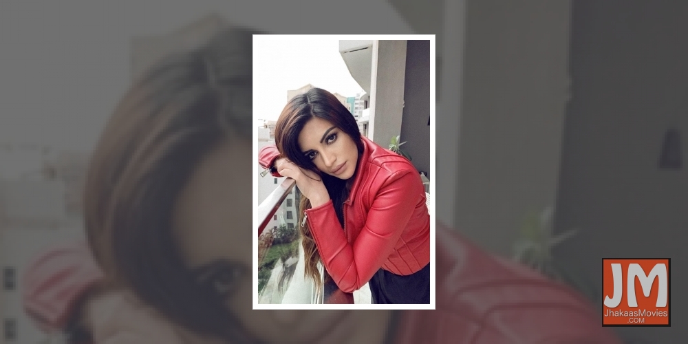 Shama Sikander enjoys virtual photoshoot sessions.