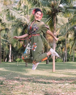 Sunny Leone has shared some pop philosophy for fans on social media, which she described as her Monday lessons.(Instagram)