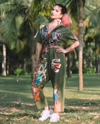 Sunny Leone has shared some pop philosophy for fans on social media, which she described as her Monday lessons.(Instagram)