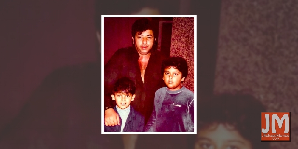 Singer Adnan Sami on Monday shared a throwback with late actor Amjad Khan on his Instagram page. In the throwback picture, a young Adnan is seen standing nervously along with his brother Janaid Sami Khan, getting a picture clicked with Amjad Khan.