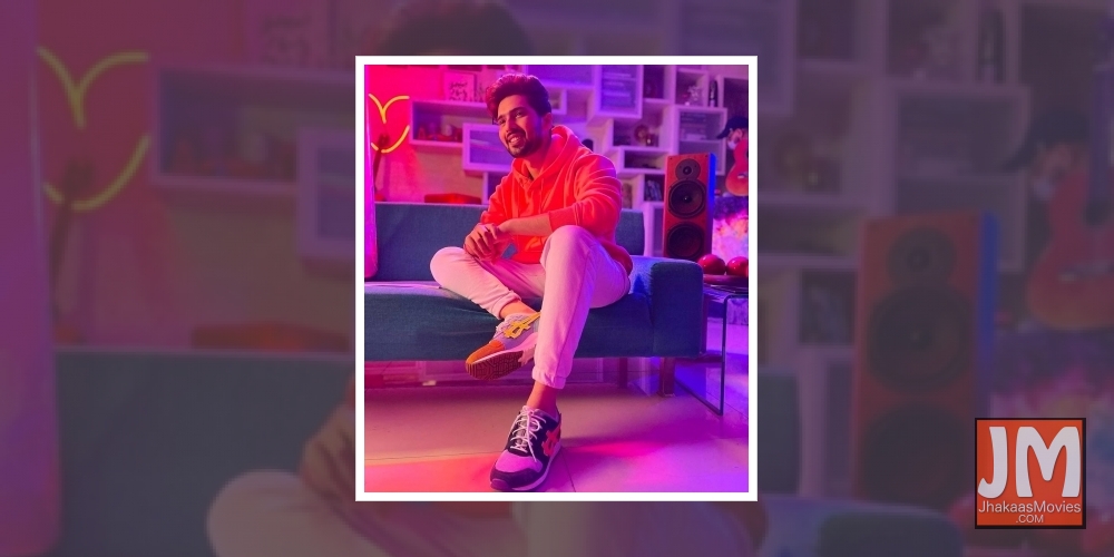 Singer Armaan Malik expressed his gratitude to radio jockeys and hosts on the occasion of World Radio Day on February 13. The singer shared that he wouldn't be wherever he is today without the support of radio