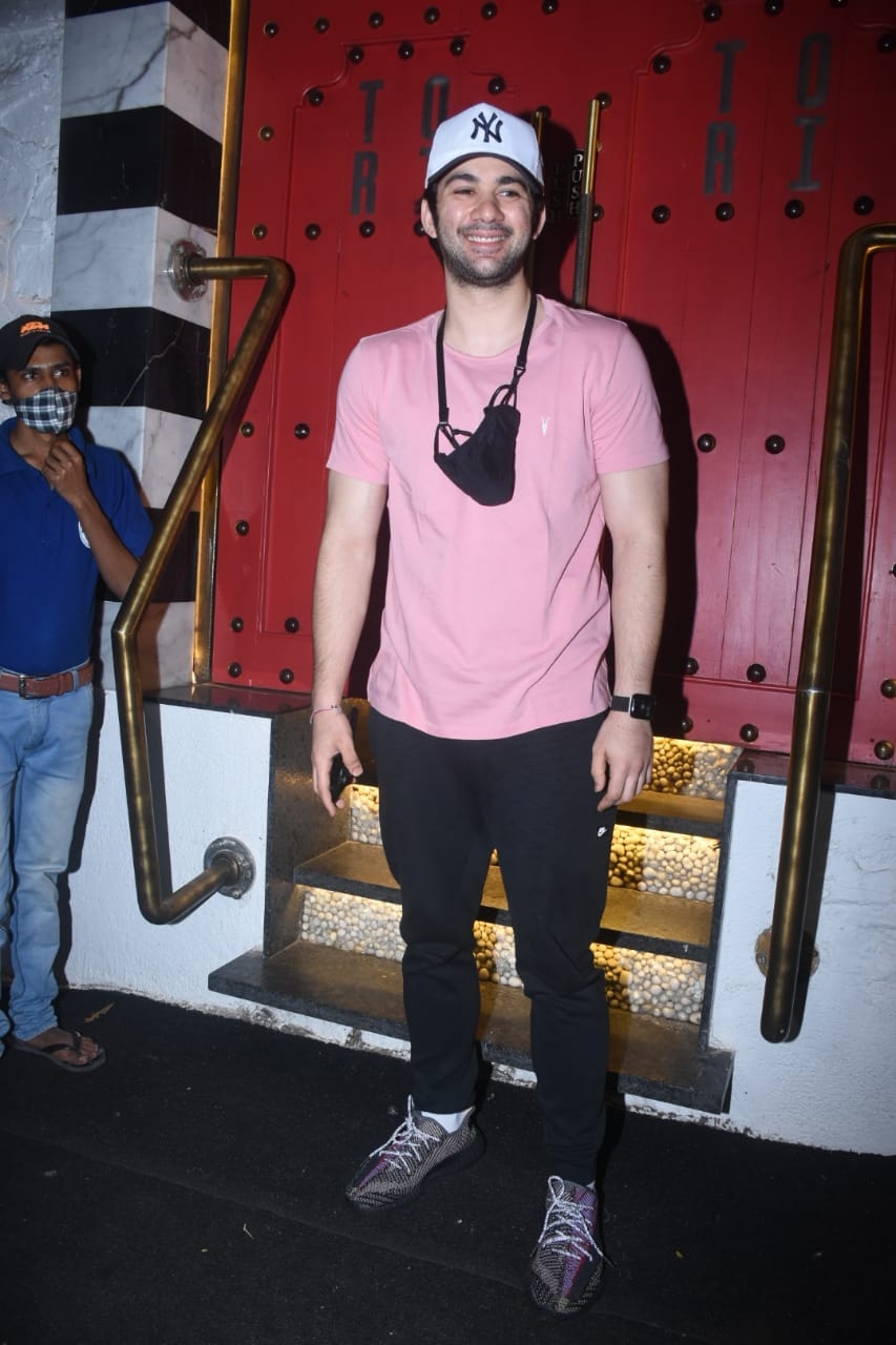 Mumbai: Karan Deol spotted Tori in Bandra 12th February 2021. (Photo: IANS)