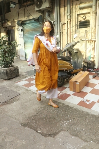 Mumbai: Sara Ali Khan spotted in Andheri on Monday 15th February 2021. (Photo: IANS)