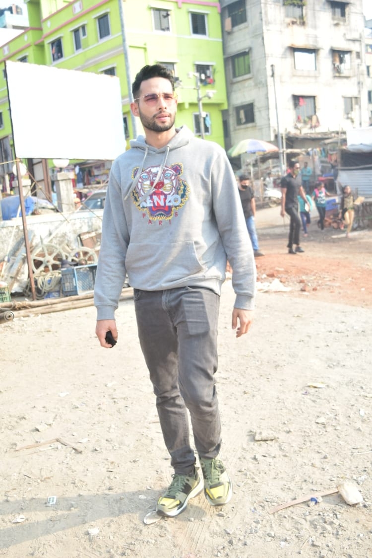Mumbai: Siddhant Chaturvedi spotted Versova jetty on Monday 15th February 2021. (Photo: IANS)