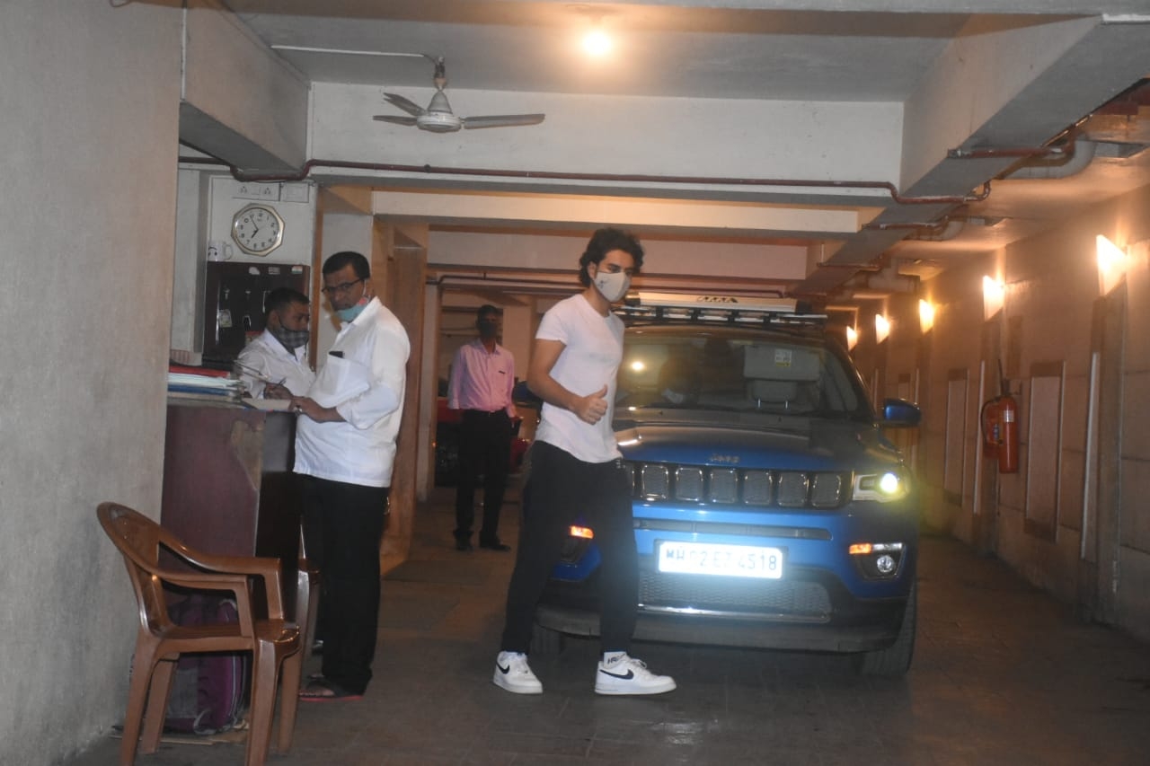 Mumbai: Ibrahim Ali Khan Spotted in Saif Ali Khan House in Bandra on Wednesday 17th February 2021. (Photo: IANS)