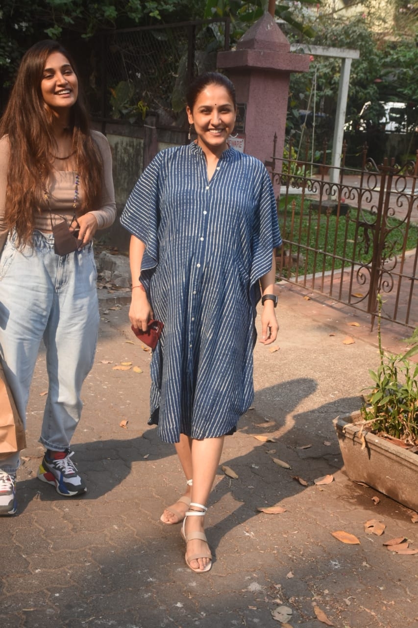 Mumbai: Neeti mohan and Mukti mohan snapped at Bandra on Thursday 18th February 2021.(Photo: IANS)