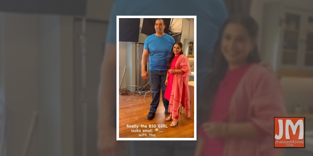 'Big girl' Vidya Balan poses with The Great Khali.