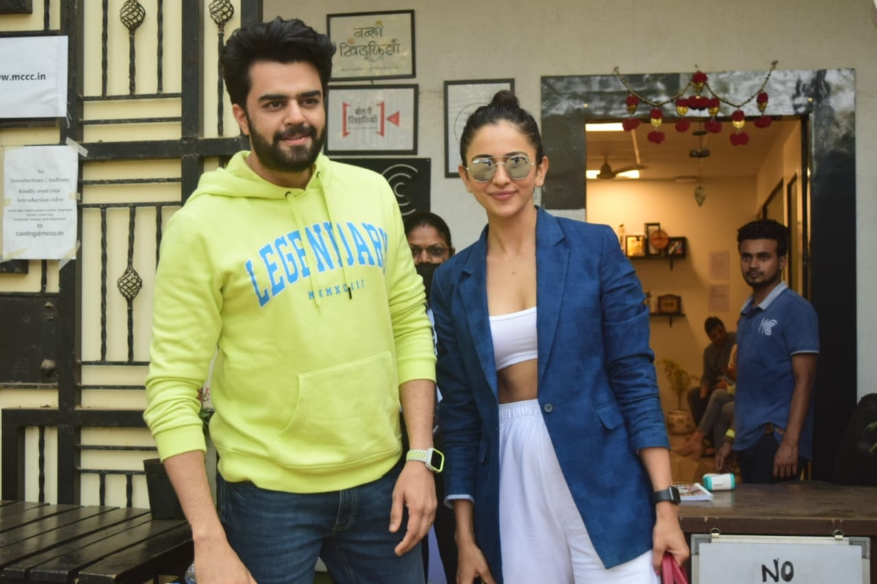 Mumbai: Rakul Preet Singh, Manish Paul & Mukesh Chhabra Post MettingAt Mukesh Chhabra Office In Andheri on Friday 19th February 2021.(Photo: IANS)