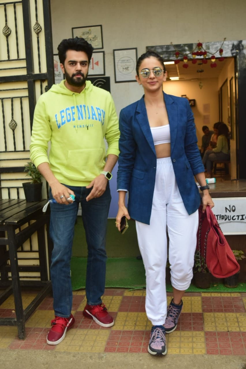 Mumbai: Rakul Preet Singh, Manish Paul & Mukesh Chhabra Post MettingAt Mukesh Chhabra Office In Andheri on Friday 19th February 2021.(Photo: IANS)