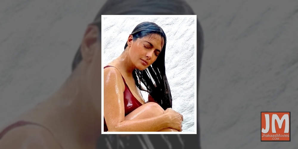 Salma Hayek flaunts her 'Lady Gaga' spirit in new post