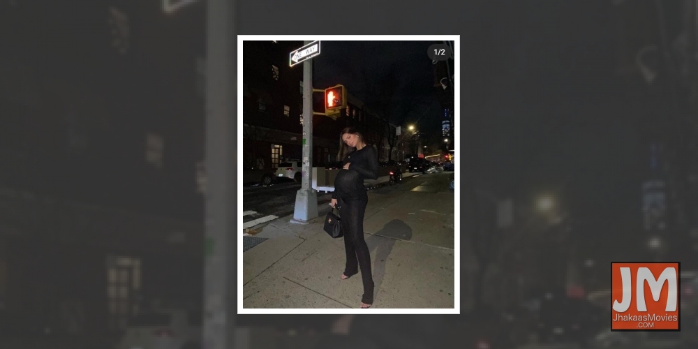 Emily Ratajkowski flaunts baby bump