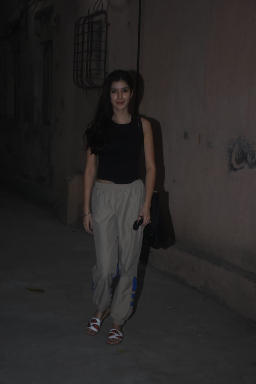 Mumbai: Shanaya kapoor spotted dance class in Bandra on Tuesday 23rd February 2021. (Photo: IANS)