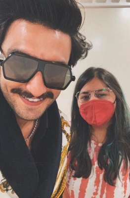 Bollywood continues to be obsessed with the viral mashup, Pawri ho rahi hai. The mashup has not only been inspiring a meme fest among our stars over the past few days, it has also made its way into B-Town film promotion now!