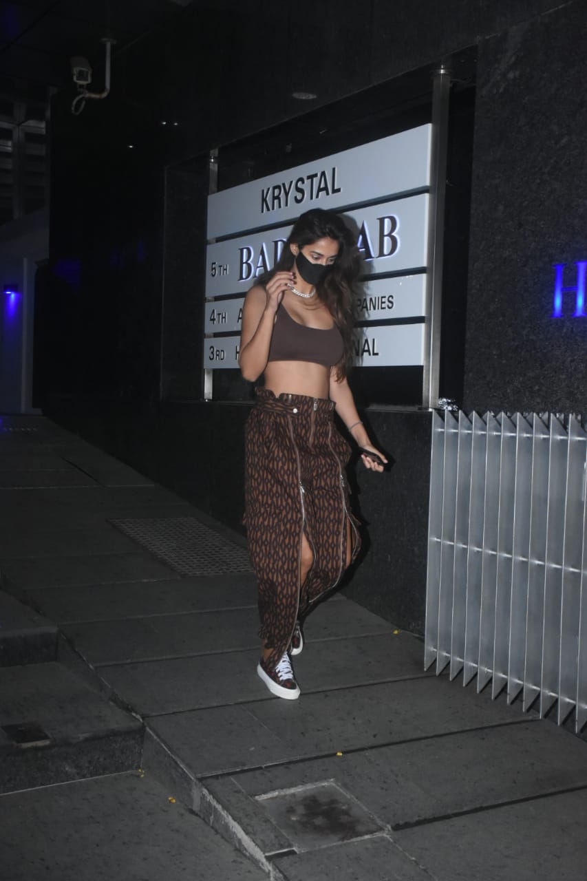 Mumbai: Disha Patani & Tiger Shroff Spotted At Bandra on Wednesday 24rd February 2021. (Photo: IANS)