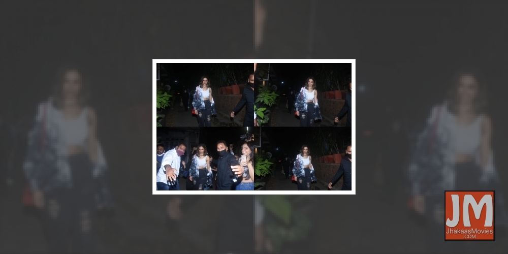 Deepika Padukone mobbed outside eatery, video goes viral.