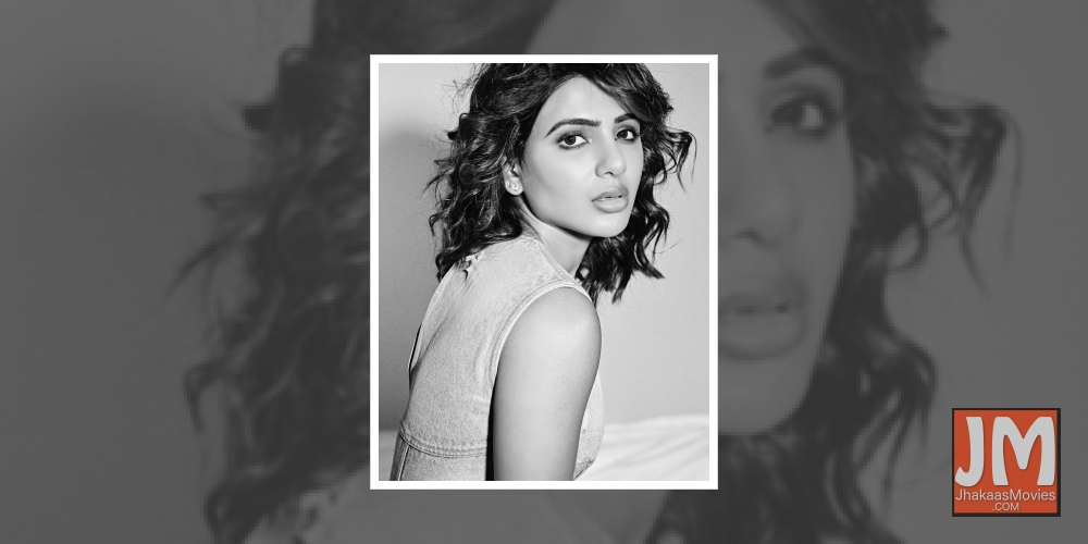 Samantha shines in monochrome photo-op.